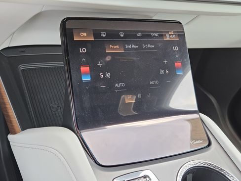 New 2026 Cadillac Vistiq Luxury w/ LPO, Floor Liner Package image 29