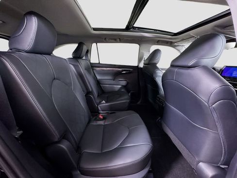 New 2026 Toyota Highlander Platinum image 29