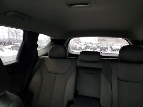 Used 2019 Hyundai Santa Fe SE image 33