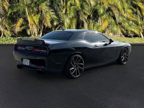 Used 2017 Dodge Challenger SXT w/ Driver Convenience Group RWD image 5