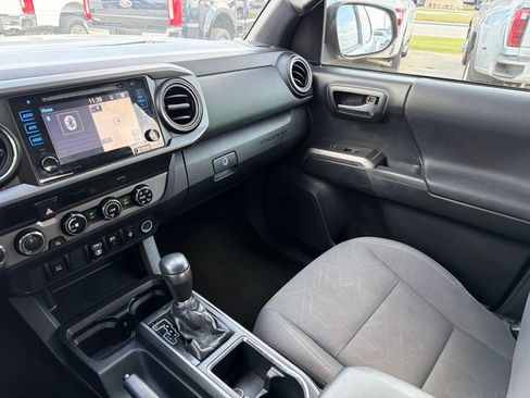 Used 2018 Toyota Tacoma TRD Off-Road AWD/4WD image 28