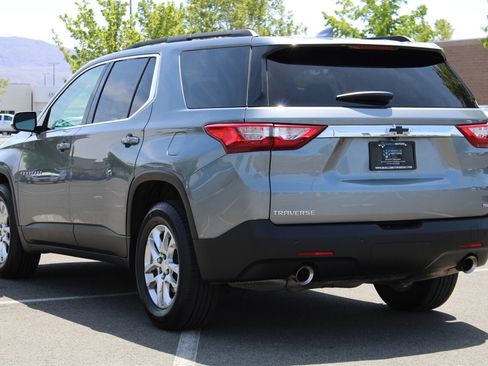 Used 2020 Chevrolet Traverse LT w/ Driver Confidence II Package AWD/4WD image 2