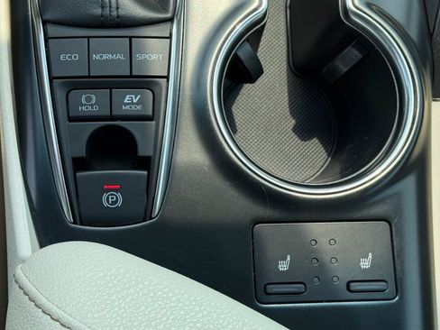 Used 2018 Toyota Camry XLE w/ Audio Package FWD image 17