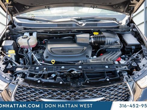 Used 2023 Chrysler Pacifica Touring-L FWD image 41