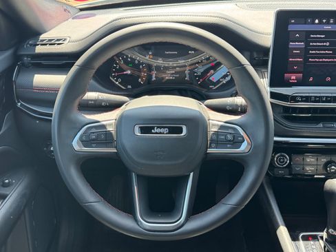 Used 2025 Jeep Compass Trailhawk AWD/4WD image 13