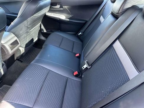 Used 2014 Toyota Camry SE image 18