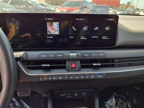 Used 2025 Kia K4 LXS FWD image 18