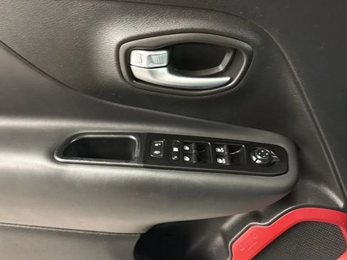 Used 2020 Jeep Renegade Trailhawk w/ UConnect 8.4 Nav Group AWD/4WD image 15