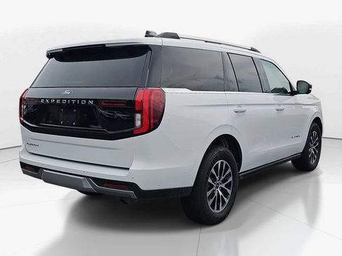 Certified 2025 Ford Expedition Platinum AWD/4WD image 4