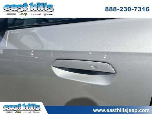 Used 2025 BMW X1 xDrive28i AWD/4WD image 12