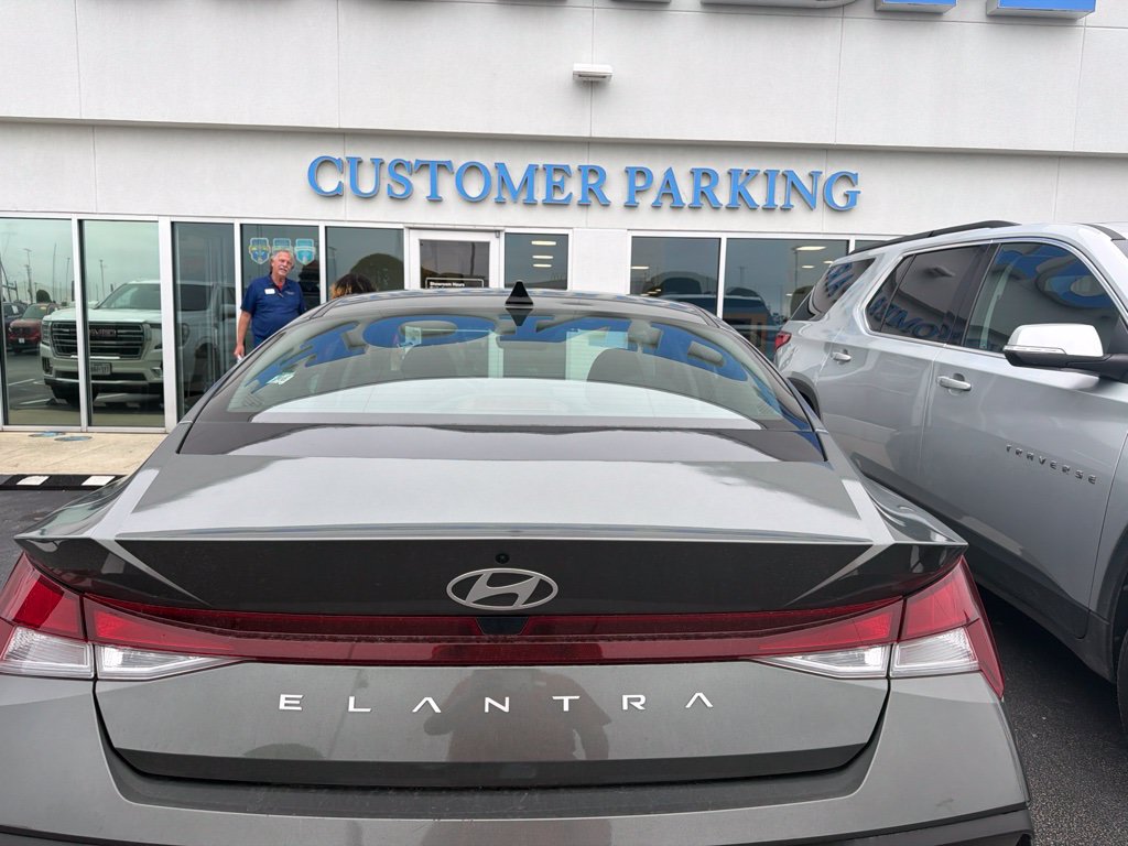 Used 2025 Hyundai Elantra SE FWD image 5