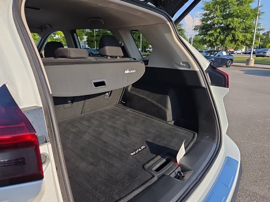 Used 2025 Nissan Rogue SV FWD image 56