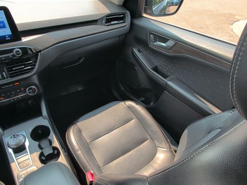 Used 2020 Ford Escape Titanium AWD/4WD image 11