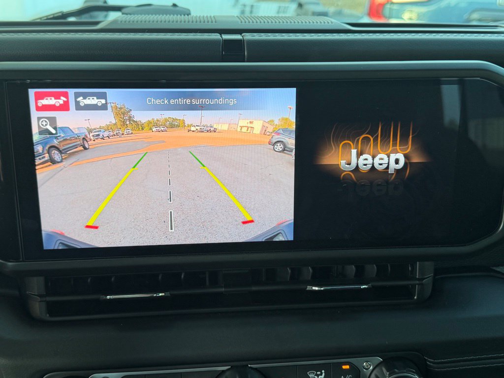 Used 2025 Jeep Gladiator Mojave w/ Convenience Group AWD/4WD image 33