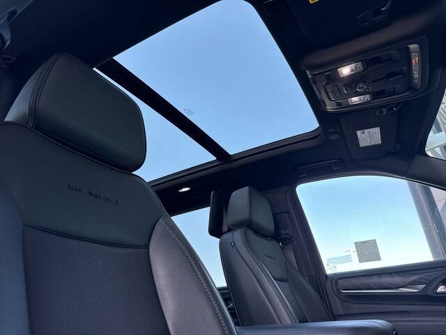 Used 2023 GMC Yukon XL Denali w/ Denali Reserve Package AWD/4WD image 21
