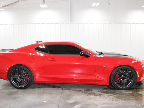 Used 2018 Chevrolet Camaro SS RWD image 11