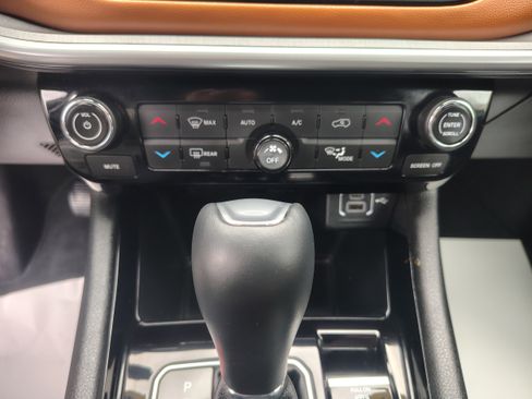 Certified 2025 Jeep Compass Limited AWD/4WD image 33