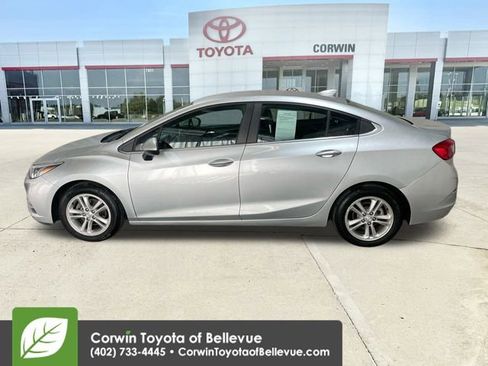 Used 2018 Chevrolet Cruze LT w/ Convenience Package image 5