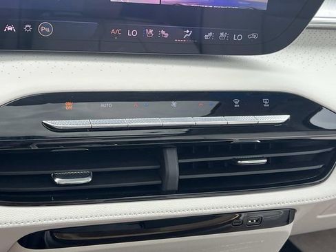 Used 2026 Buick Enclave Avenir w/ Super Cruise Package AWD/4WD image 83