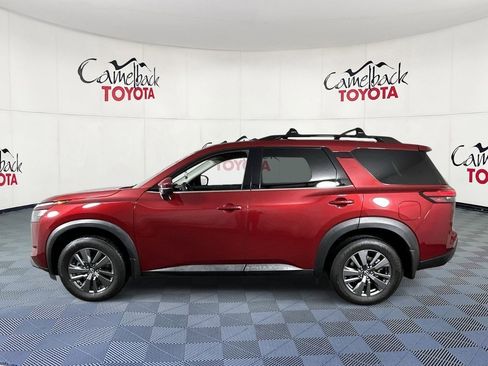 Used 2024 Nissan Pathfinder SV image 4