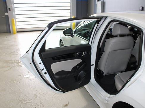 Used 2022 Honda Civic Touring image 17