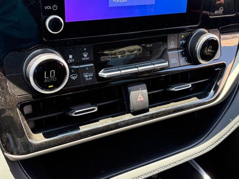 Used 2025 Toyota Highlander LE AWD/4WD image 9