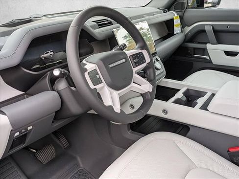 New 2026 Land Rover Defender 130 X-Dynamic SE AWD/4WD image 3
