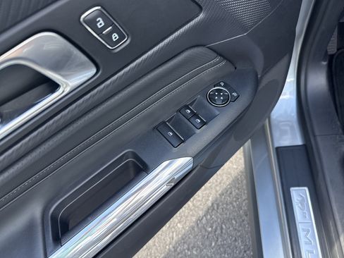 Used 2025 Ford Mustang Premium RWD image 16