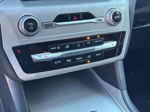 Used 2023 Ford Explorer XLT image 26