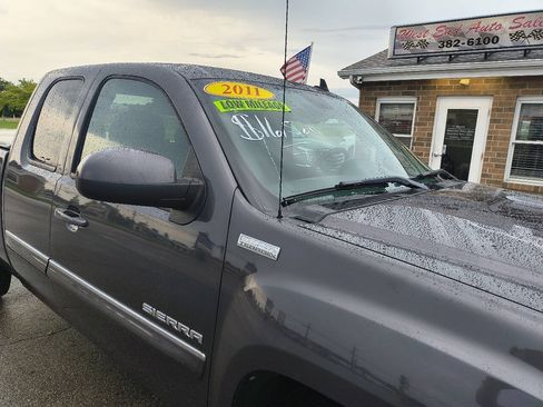 Used 2011 GMC Sierra 1500 SLE w/ All-Terrain Package AWD/4WD image 4