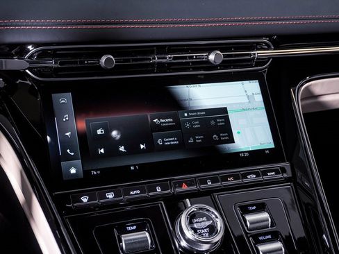 Used 2024 Aston Martin DB12 Coupe image 28