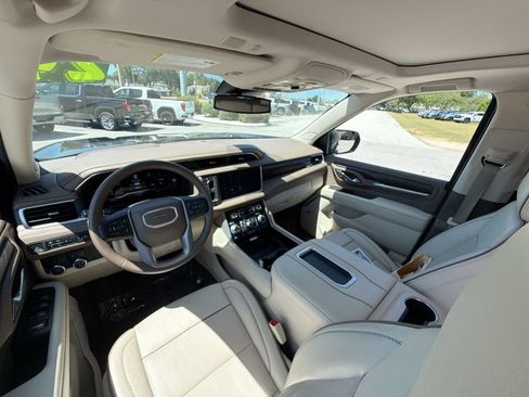 Used 2024 GMC Yukon XL Denali RWD image 11