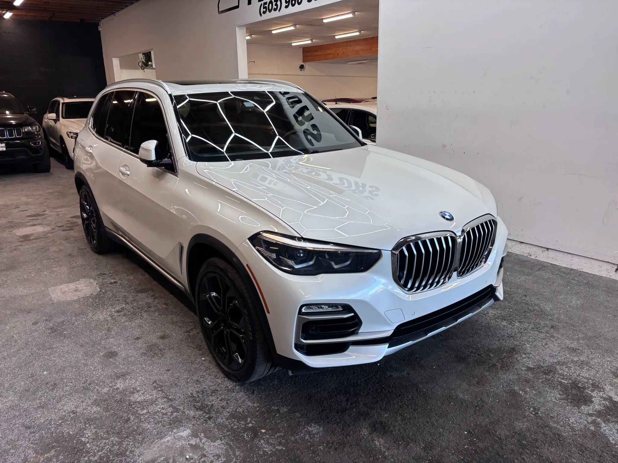 Used 2019 BMW X5 xDrive40i w/ Convenience Package AWD/4WD image 2