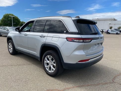 Used 2024 Jeep Grand Cherokee Limited image 6