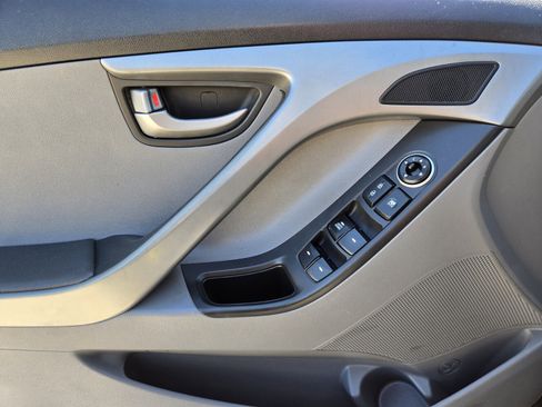 Used 2016 Hyundai Elantra SE image 14