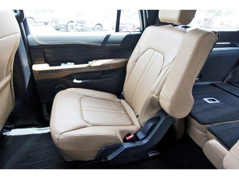 Used 2023 Ford Expedition Platinum RWD image 11