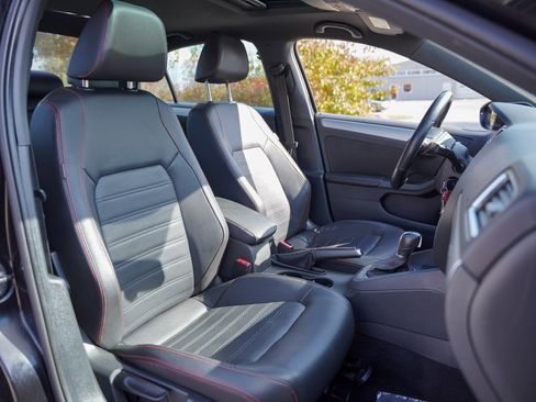 Used 2014 Volkswagen Jetta GLI Autobahn image 33