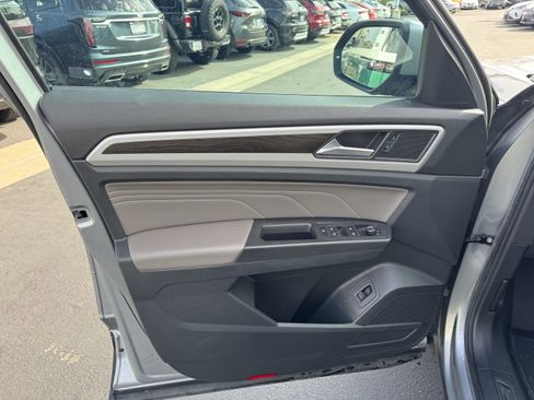 Certified 2023 Volkswagen Atlas SE w/ Panoramic Sunroof Package image 14