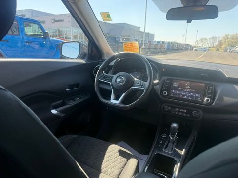 Used 2021 Nissan Kicks SV FWD image 38