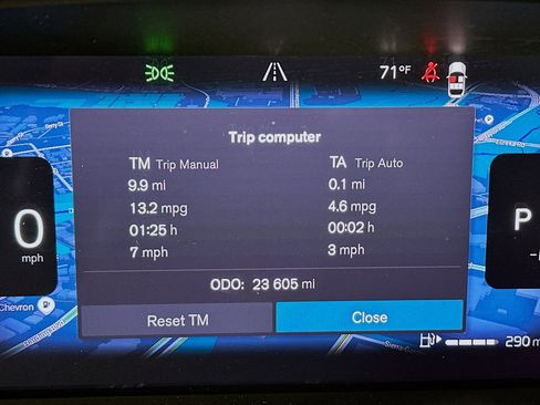 Used 2025 Volvo XC40 B5 Plus AWD/4WD image 18