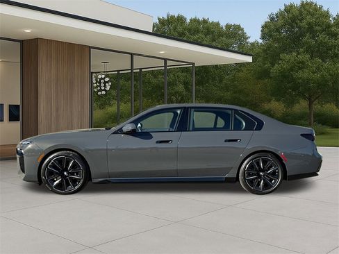 Used 2025 BMW 740i w/ Premium Package image 12