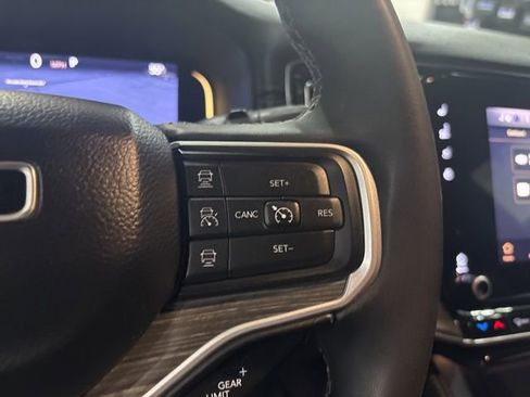 Used 2024 Jeep Wagoneer L Series II w/ Flexible Seating Group image 33