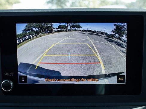 Used 2025 Toyota Tacoma SR image 18