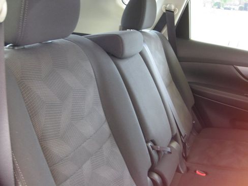 Used 2016 Nissan Rogue S w/ Appearance Package FWD image 27