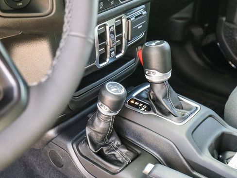 Used 2025 Jeep Wrangler Unlimited Sport AWD/4WD image 23