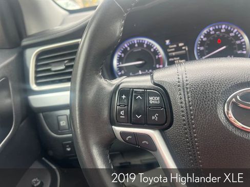 Used 2019 Toyota Highlander XLE image 30