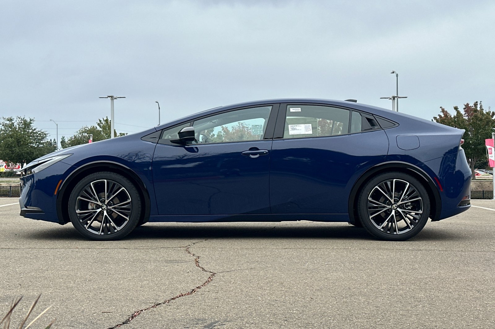 New 2027 Toyota Prius Limited FWD image 9