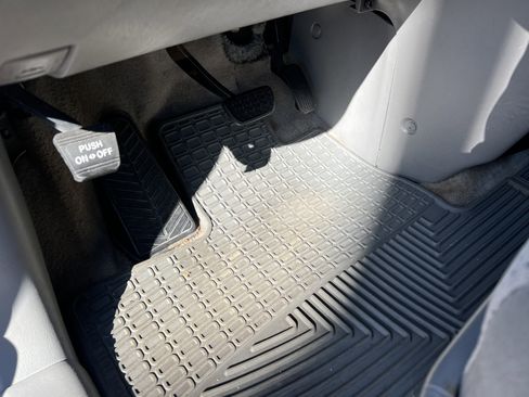 Used 2009 Toyota Sienna LE image 17