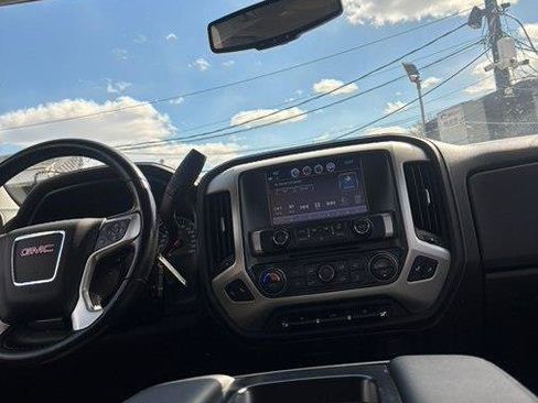 Used 2018 GMC Sierra 1500 SLE w/ SLE Value Package AWD/4WD image 9
