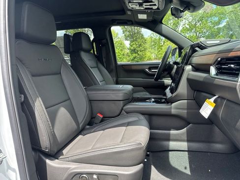 New 2026 GMC Yukon XL Denali w/ Denali Reserve Package AWD/4WD image 14